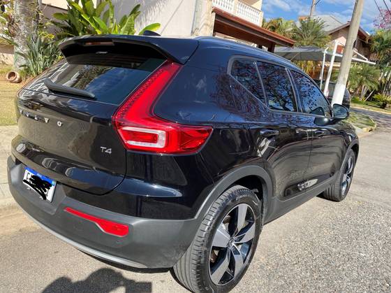 VOLVO XC40 2.0 T4 GASOLINA MOMENTUM GEARTRONIC VOLVO XC40 2.0 T4 GASOLINA MOMENTUM GEARTRONIC
